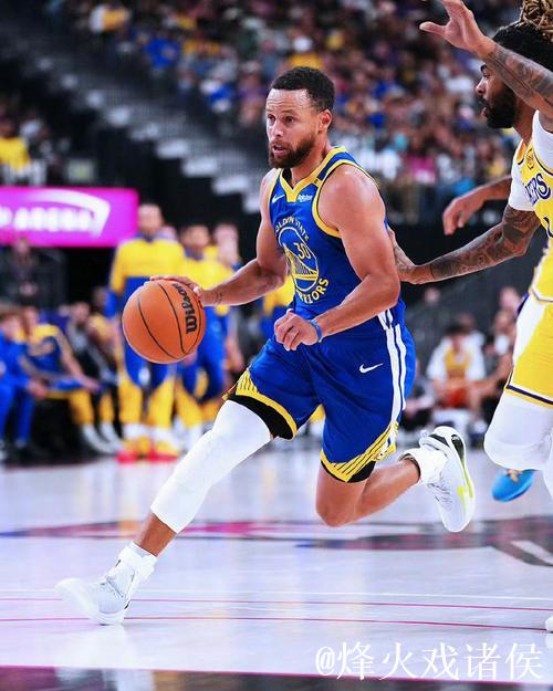 库里16分助阵勇士大胜湖人,布朗尼5中1,季前赛豪取5连胜 库里16分助阵勇士大胜湖人,布朗尼5中1,季前赛豪取5连胜